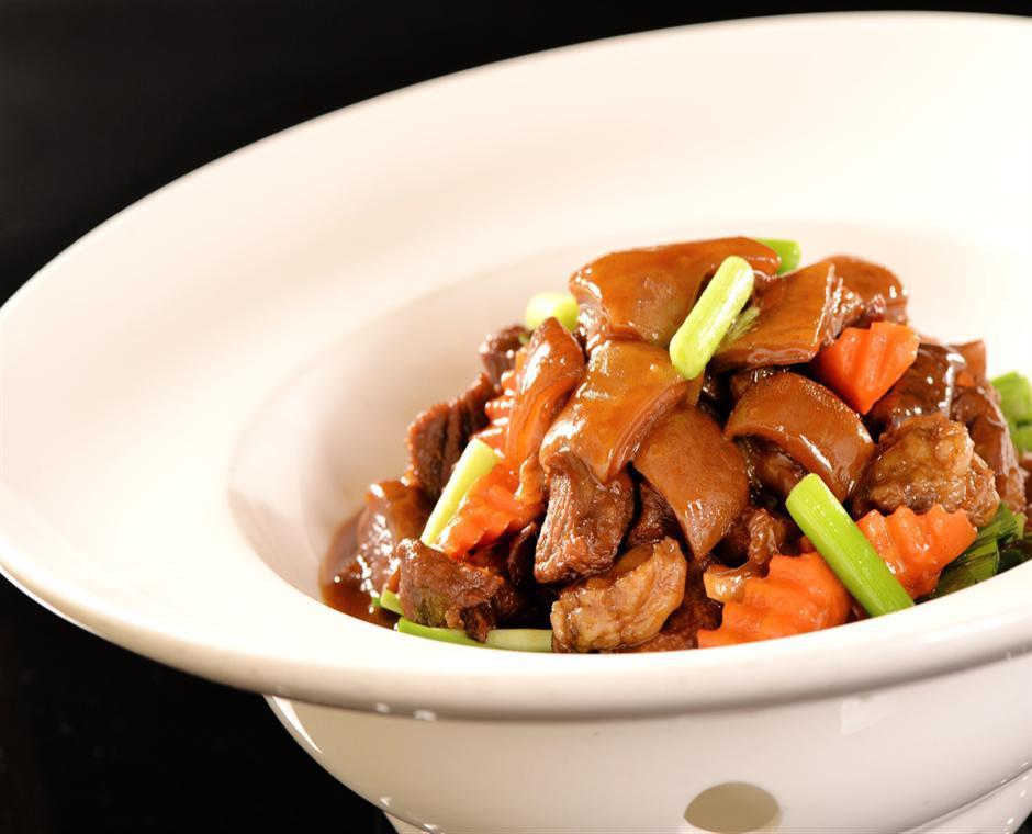 春韭烧焖带皮羊肉