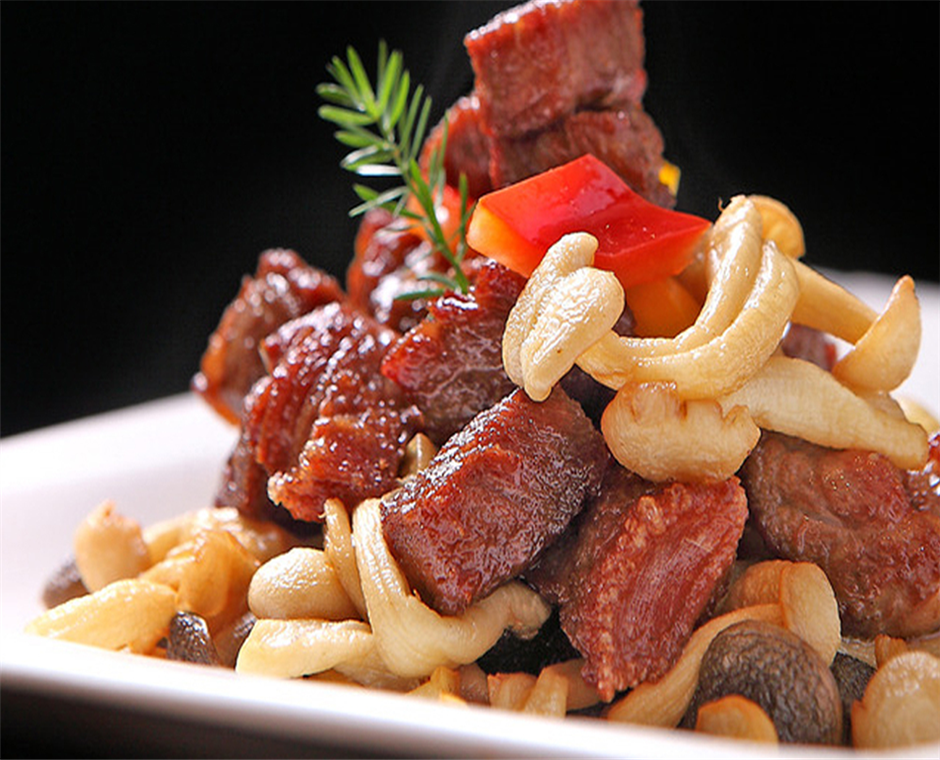 桃仁芦笋牛肉粒