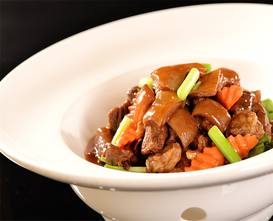 春韭烧焖带皮羊肉